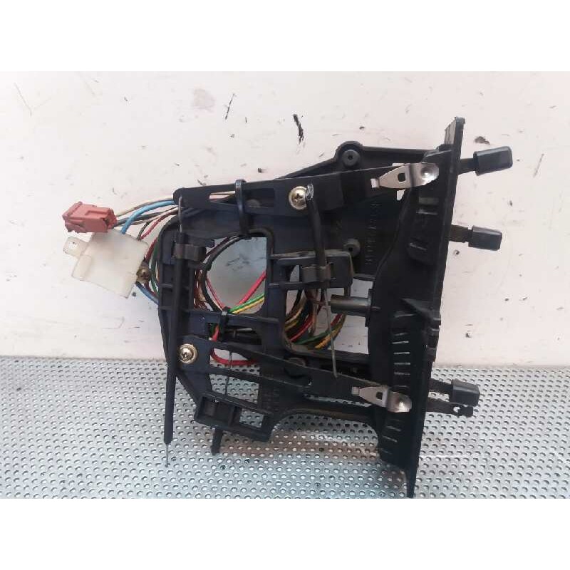 Recambio de mando calefaccion / aire acondicionado para nissan atleon 110 referencia OEM IAM 810421263F - Blanco 2