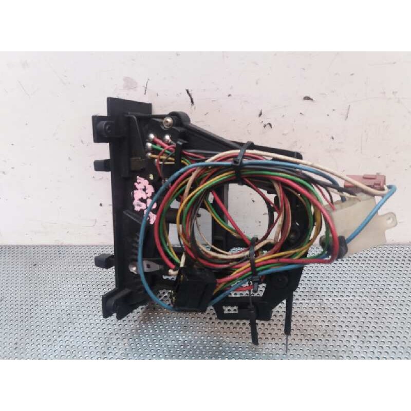 Recambio de mando calefaccion / aire acondicionado para nissan atleon 110 referencia OEM IAM 810421263F - Blanco 3