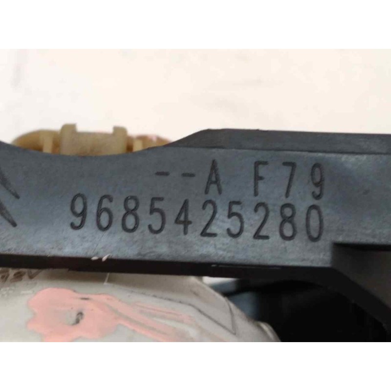 Recambio de faro antiniebla derecho para peugeot 207 sw sport referencia OEM IAM 9685425280 AF79 2