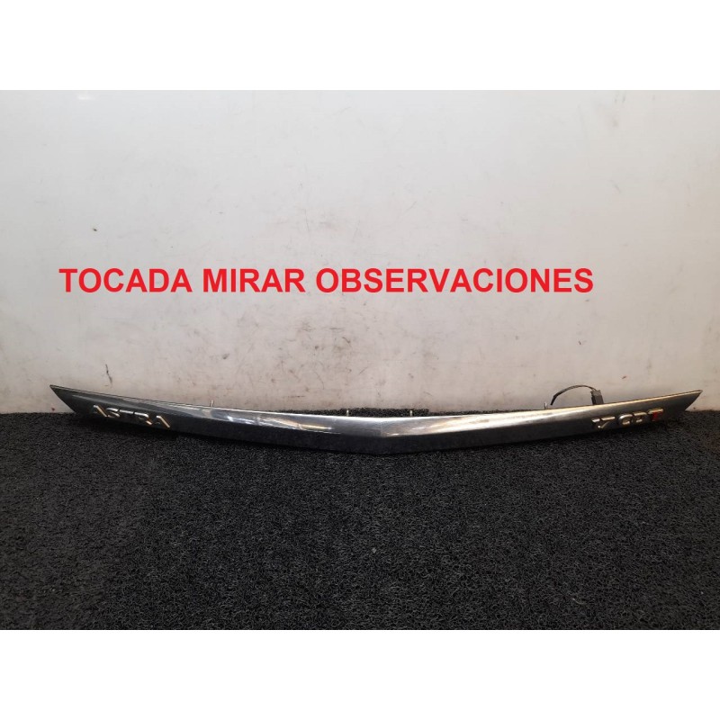 Recambio de molduras traseras para opel astra h berlina cosmo referencia OEM IAM   