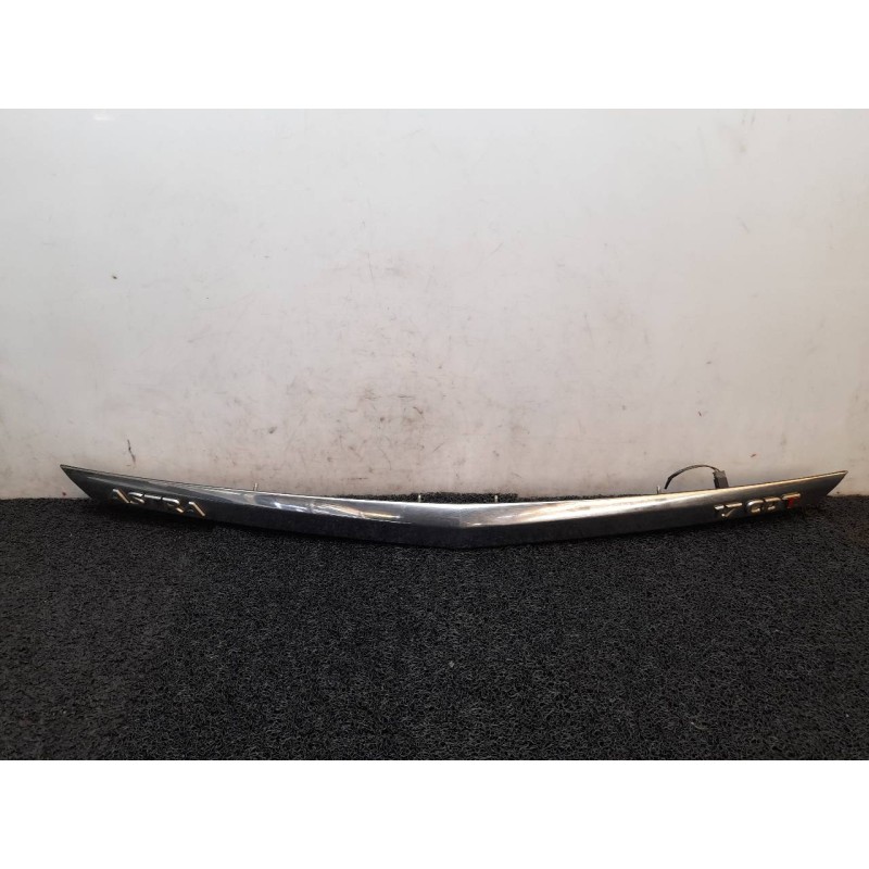 Recambio de molduras traseras para opel astra h berlina cosmo referencia OEM IAM 5