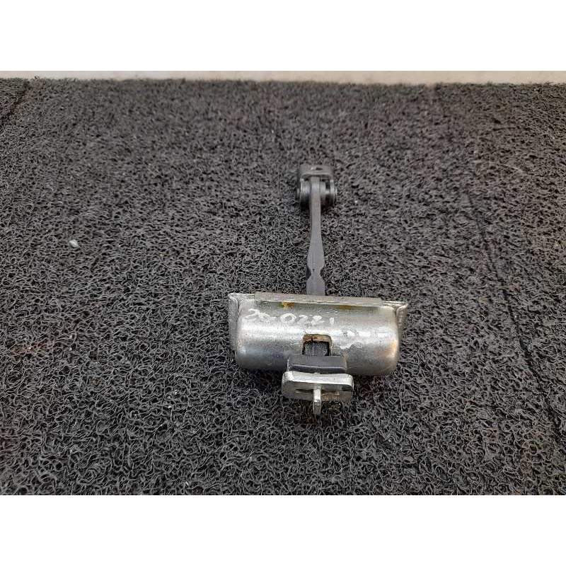 Recambio de retenedor puerta delantera derecha para opel corsa e selective referencia OEM IAM 13180682  