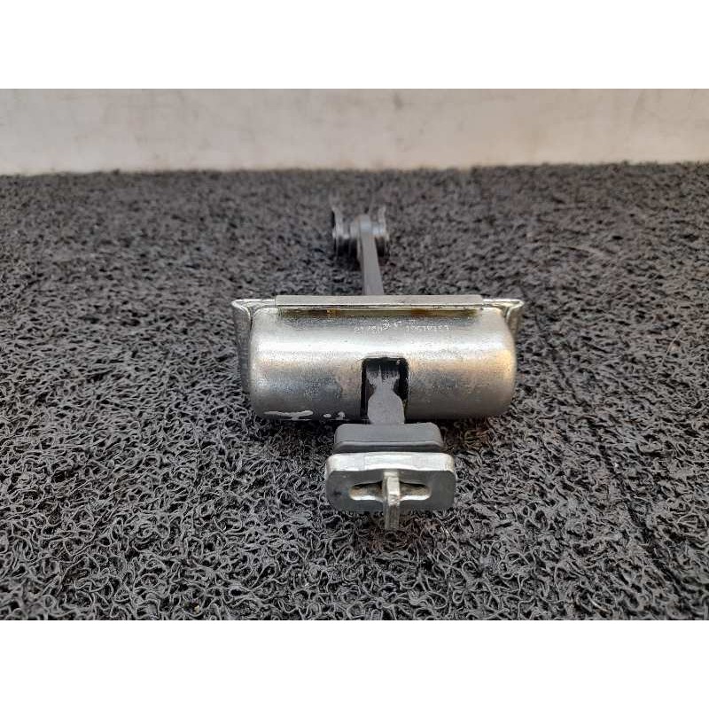 Recambio de retenedor puerta trasera izquierda para opel corsa e selective referencia OEM IAM 13181961  