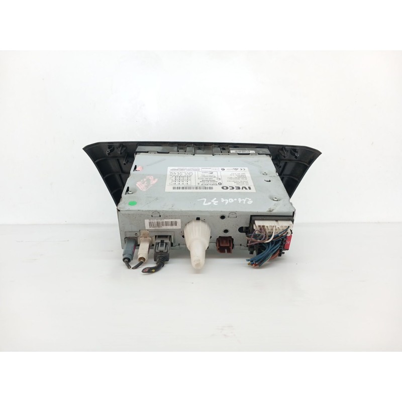 Recambio de sistema audio / radio cd para iveco daily furgon fg h3 batalla 3520 l 35 s ... v referencia OEM IAM 5802256358 - Blanco 3