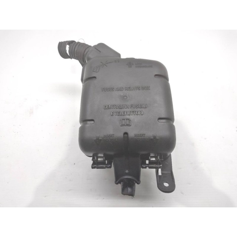 Recambio de caja reles / fusibles para peugeot bipper básico referencia OEM IAM 51781452A A878 - Blanco 2