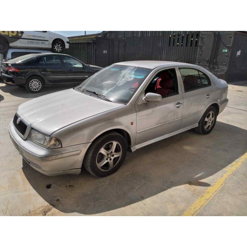 skoda octavia berlina (1u2) del año 1999