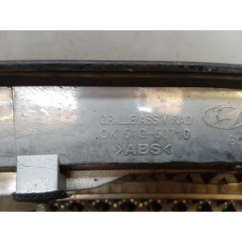Recambio de rejilla delantera para kia carnival ii 2.9 cdri ex referencia OEM IAM 0K54G50710 3