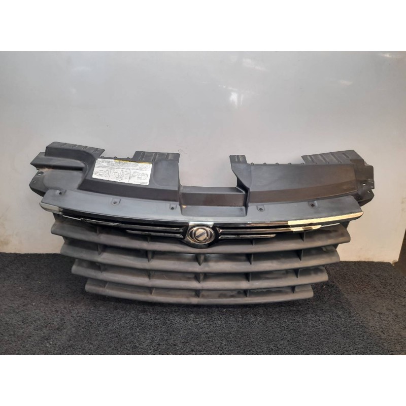 Recambio de rejilla delantera para chrysler voyager (rg) 2.5 crd se referencia OEM IAM   