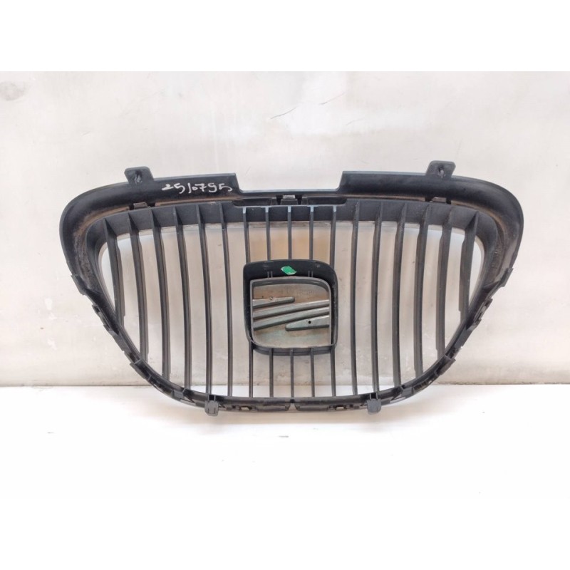 Recambio de rejilla delantera para seat altea (5p1) sport referencia OEM IAM - Gris 2