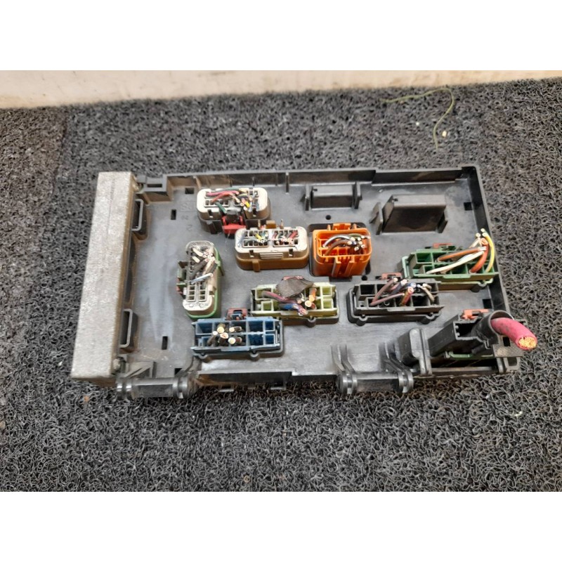 Recambio de caja reles / fusibles para chrysler voyager (rg) 2.5 crd se referencia OEM IAM 05144580AC T309402096 
