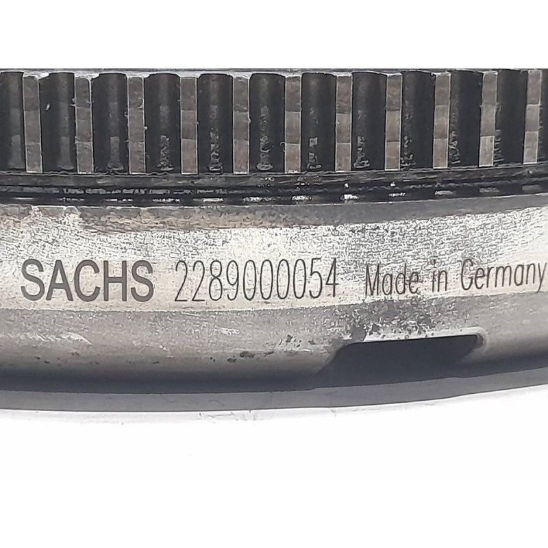 Recambio de volante motor para audi a3 (8p) 1.9 tdi attraction referencia OEM IAM 2289000054 330G40 2