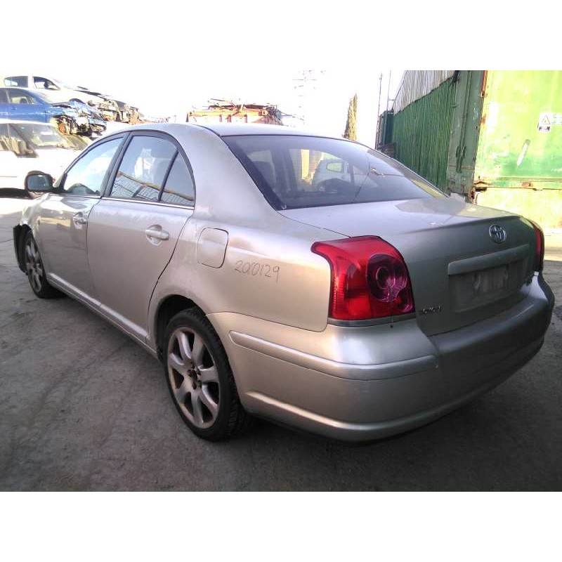 toyota avensis berlina (t25) del año 2005