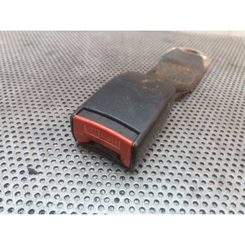 Recambio de enganche cinturon trasero derecho para renault express 1.6 d referencia OEM IAM   