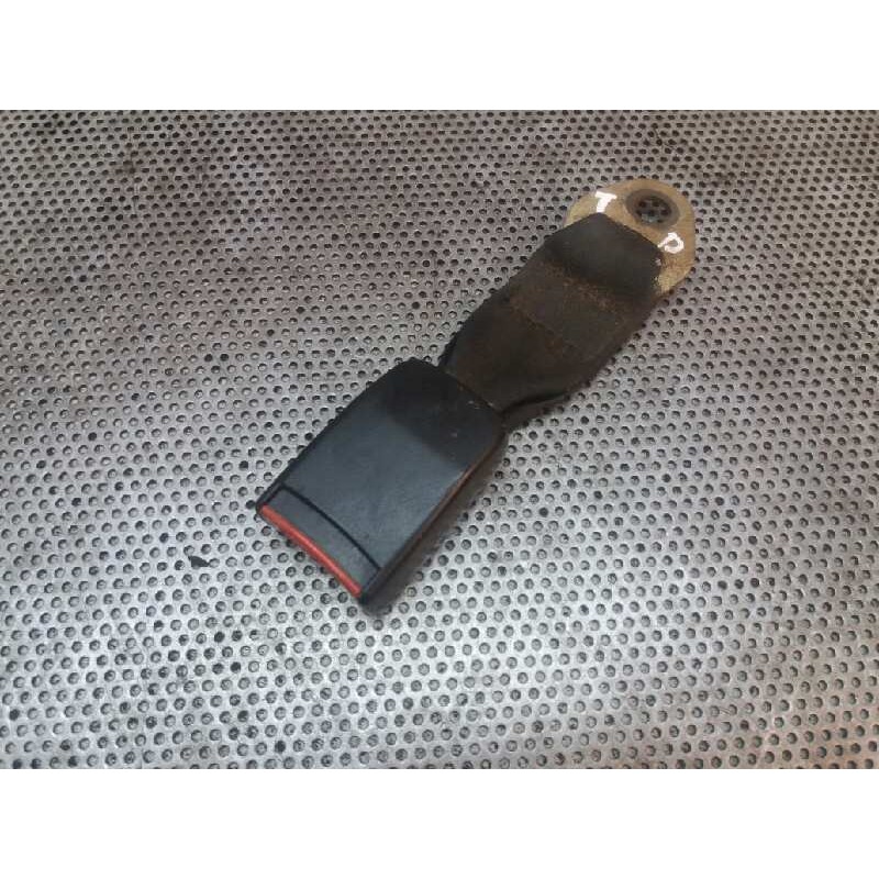 Recambio de enganche cinturon trasero derecho para renault express 1.6 d referencia OEM IAM - Blanco 2