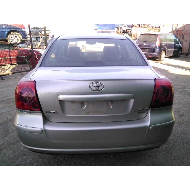 toyota avensis berlina (t25) del año 2005