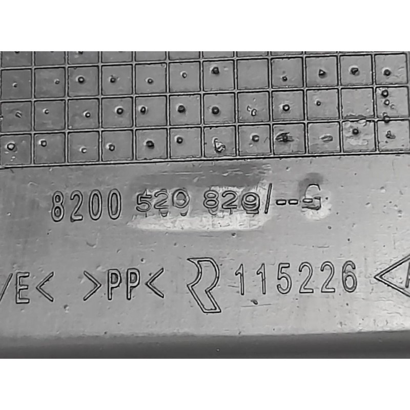 Recambio de cubrecarter para renault clio iv authentique referencia OEM IAM 8200520829G - Blanco 2
