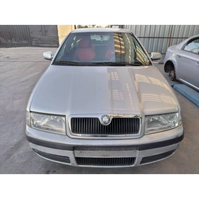 skoda octavia berlina (1u2) del año 2001