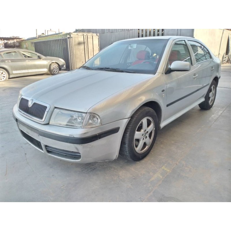 skoda octavia berlina (1u2) del año 2001