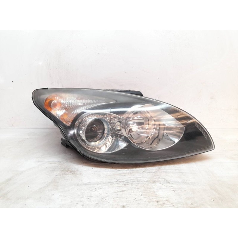 Recambio de faro derecho para hyundai i30 classic gl referencia OEM IAM 921022R000  