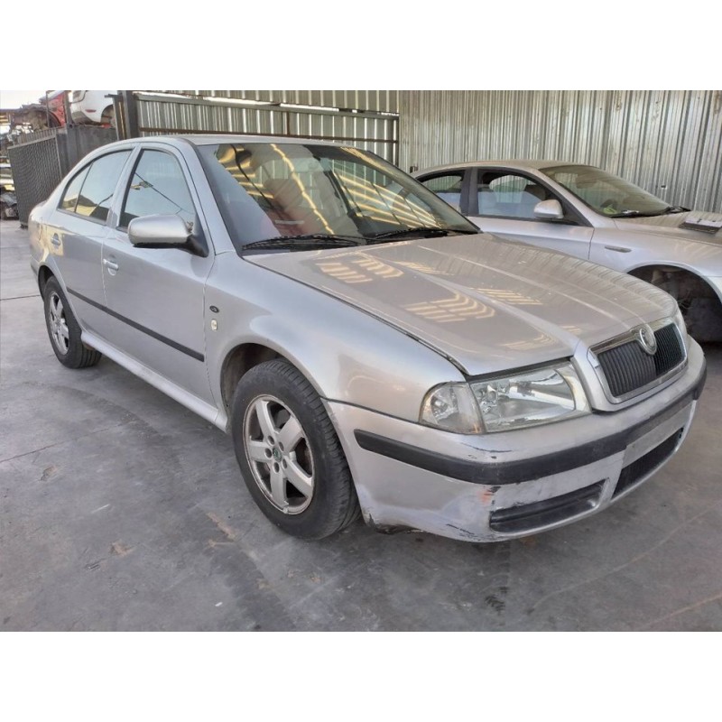 skoda octavia berlina (1u2) del año 2001