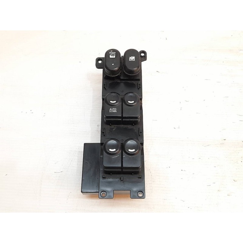 Recambio de mando elevalunas delantero izquierdo para hyundai i30 classic gl referencia OEM IAM 935702L010  