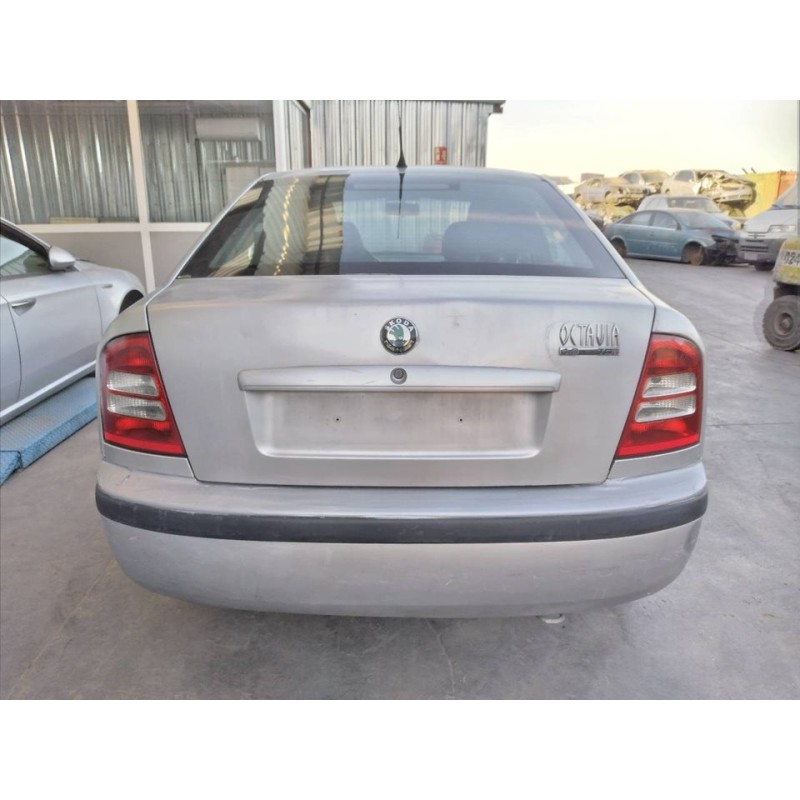 skoda octavia berlina (1u2) del año 2001