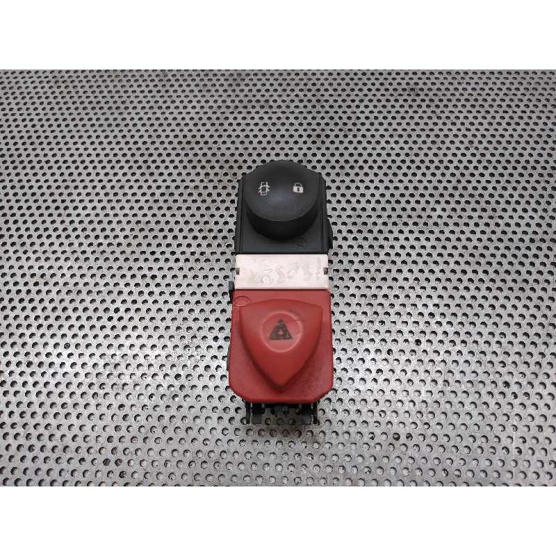 Recambio de warning para renault scenic ii confort dynamique referencia OEM IAM 8200407415  