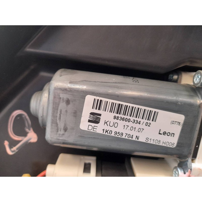 Recambio de elevalunas trasero derecho para seat leon (1p1) reference referencia OEM IAM 1K0959704N 3