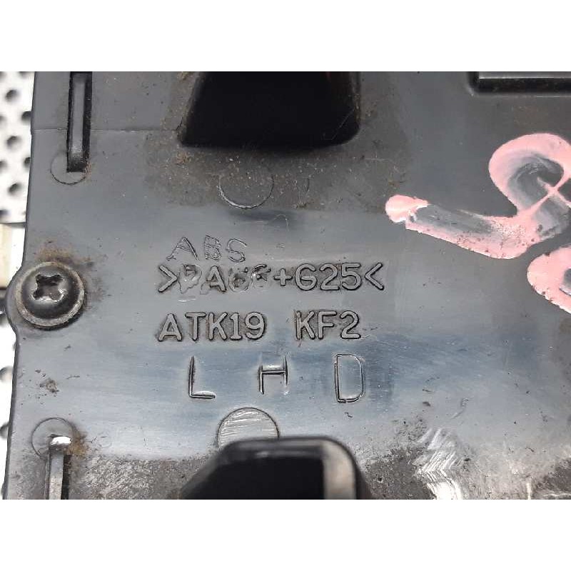 Recambio de cenicero para hyundai i30 classic referencia OEM IAM ATK19KF2 3