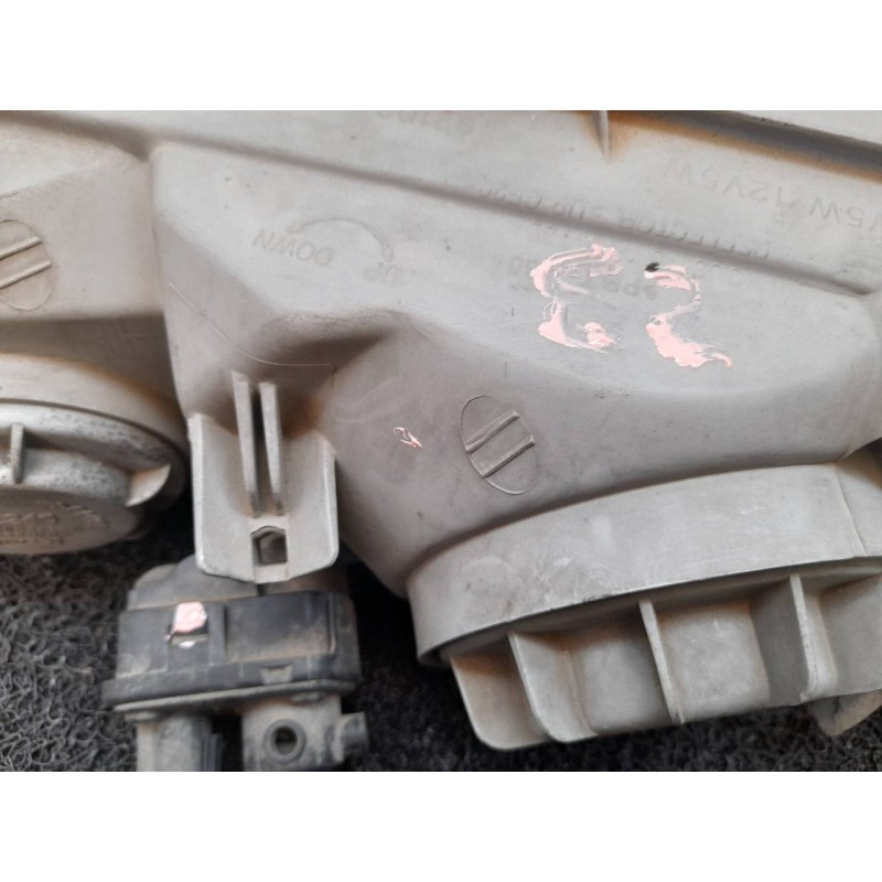 Recambio de faro derecho para hyundai h 1 starex h 1 starex td referencia OEM IAM 3