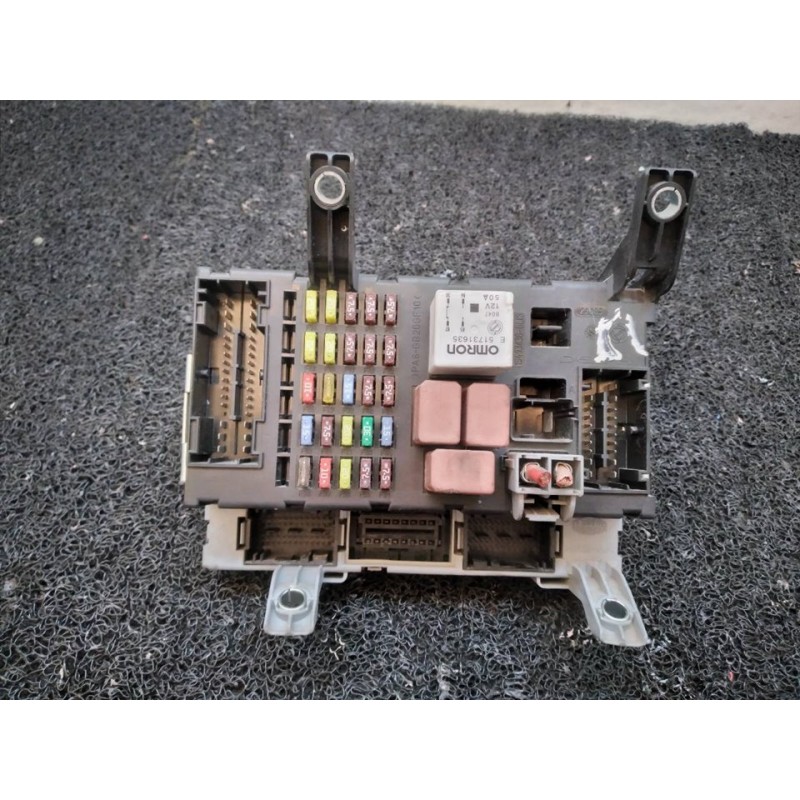 Recambio de caja reles / fusibles para fiat linea (110) emotion referencia OEM IAM 51825658 503440200510 15345181