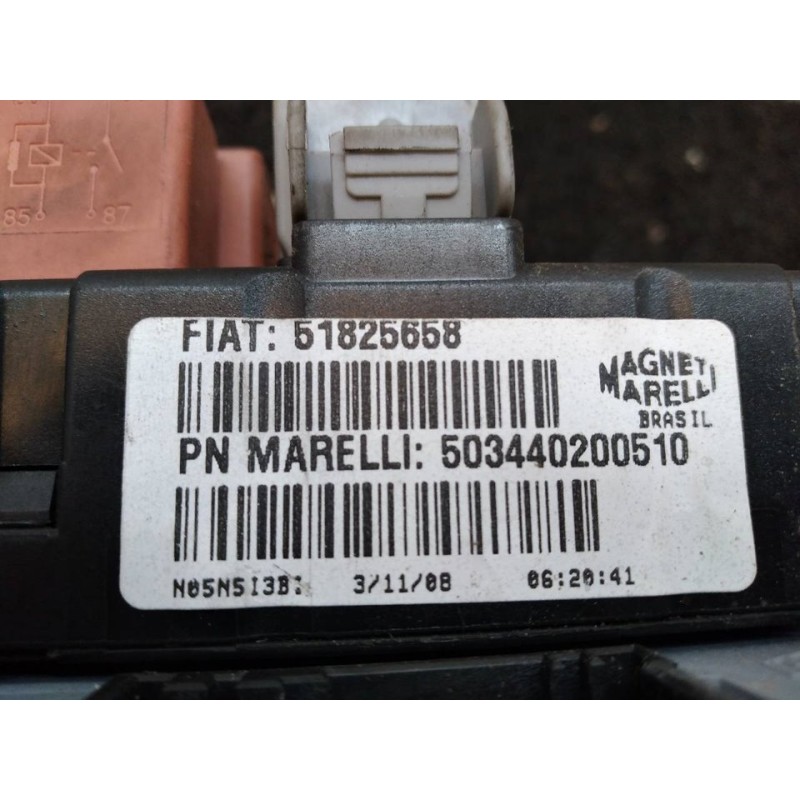 Recambio de caja reles / fusibles para fiat linea (110) emotion referencia OEM IAM 51825658 503440200510 15345181 2