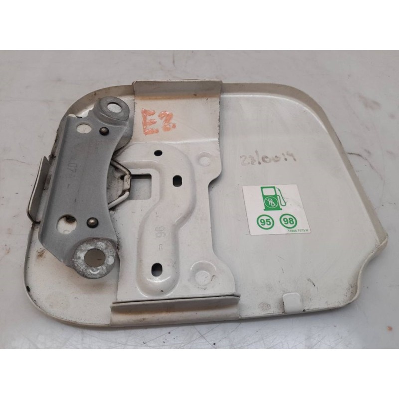 Recambio de tapa exterior combustible para dacia sandero stepway essential referencia OEM IAM 2