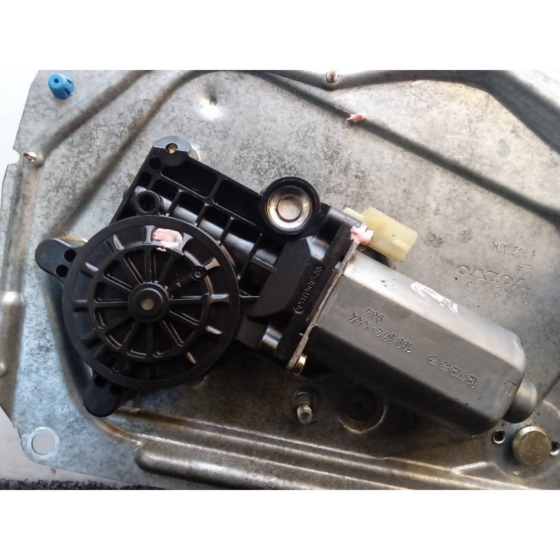 Recambio de elevalunas delantero izquierdo para volvo v70 familiar black edition referencia OEM IAM 100574XXX  BROSE 2