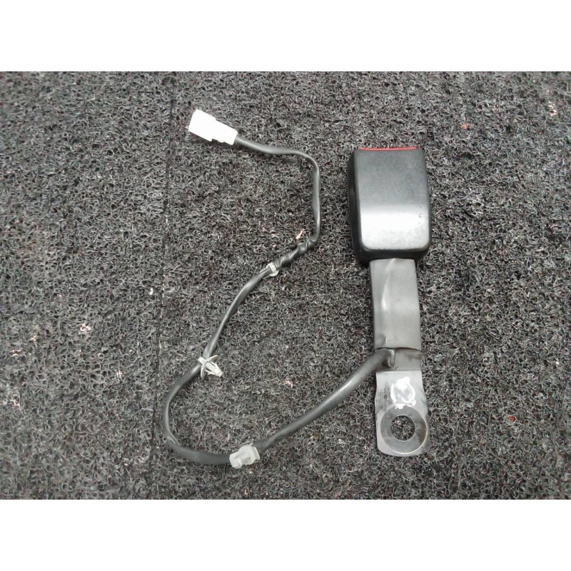 Recambio de enganche cinturon delantero derecho para nissan primera berlina (p12) 1.6 cat referencia OEM IAM   