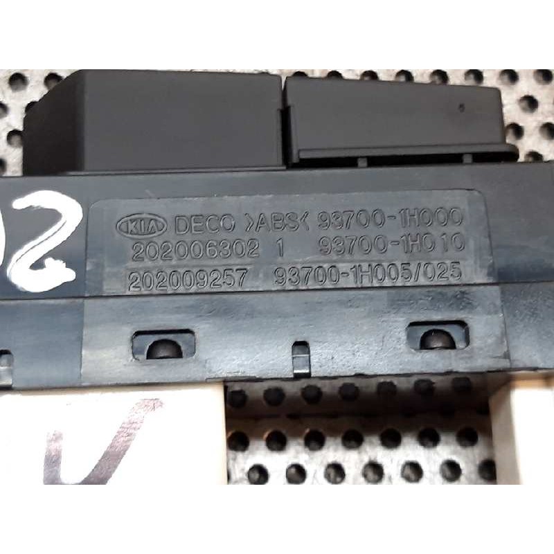 Recambio de warning para kia cee'd drive referencia OEM IAM 202006302 937001H000 3
