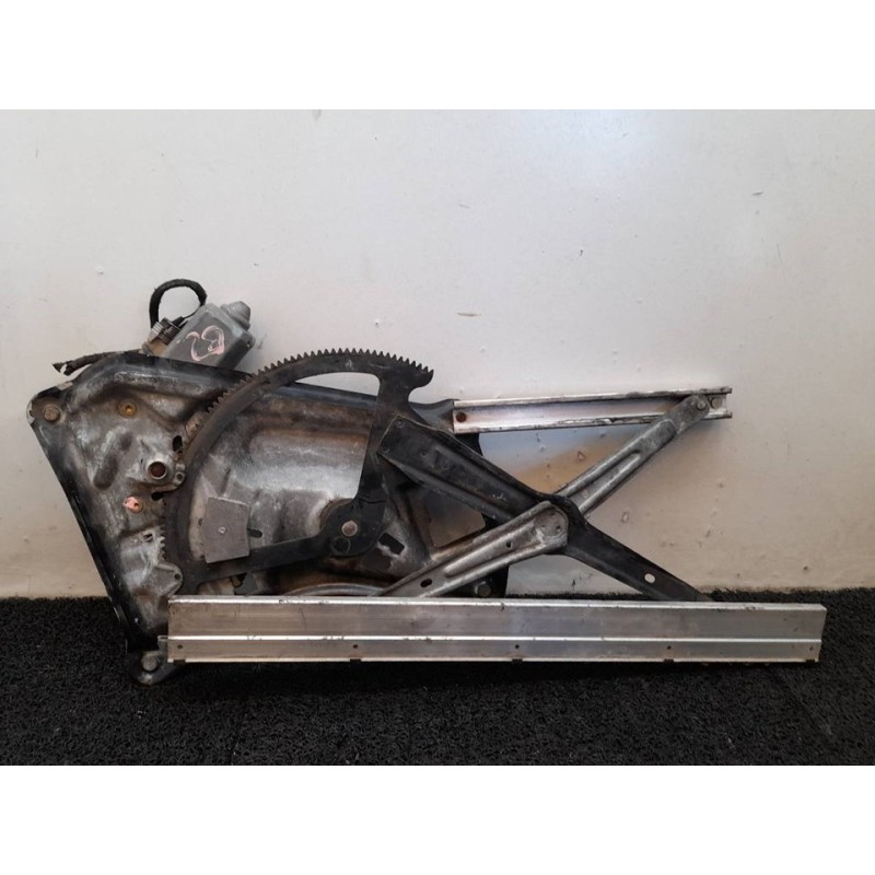 Recambio de elevalunas delantero derecho para bmw serie 7 (e32) 3.0 referencia OEM IAM 0130821242 140009 2