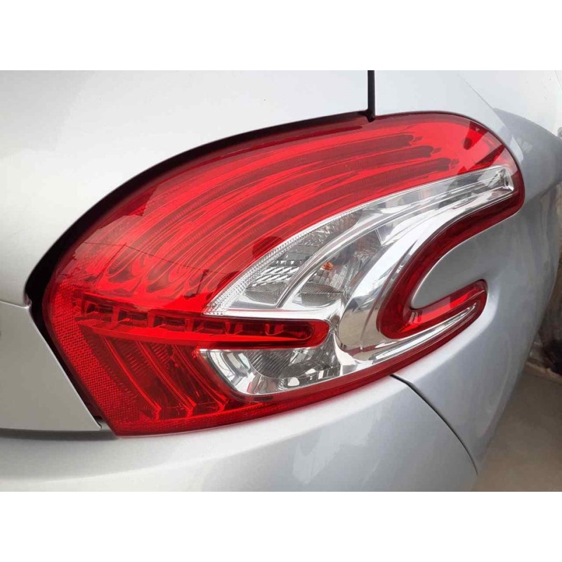 Recambio de piloto trasero derecho para peugeot 208 business line referencia OEM IAM 2