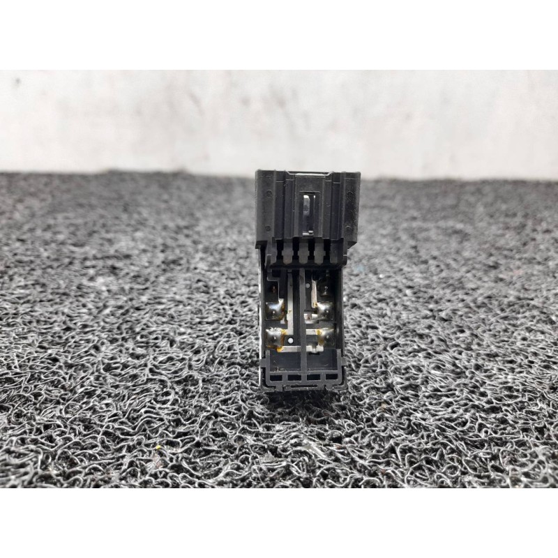 Recambio de mando elevalunas delantero derecho para suzuki swift berlina (mz) gl (3-ptas.) referencia OEM IAM 62J003235T 3
