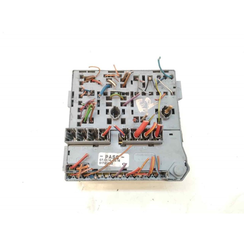 Recambio de caja reles / fusibles para ford ka (ccu) urban referencia OEM IAM 51952908AC 10212 - Blanco 3