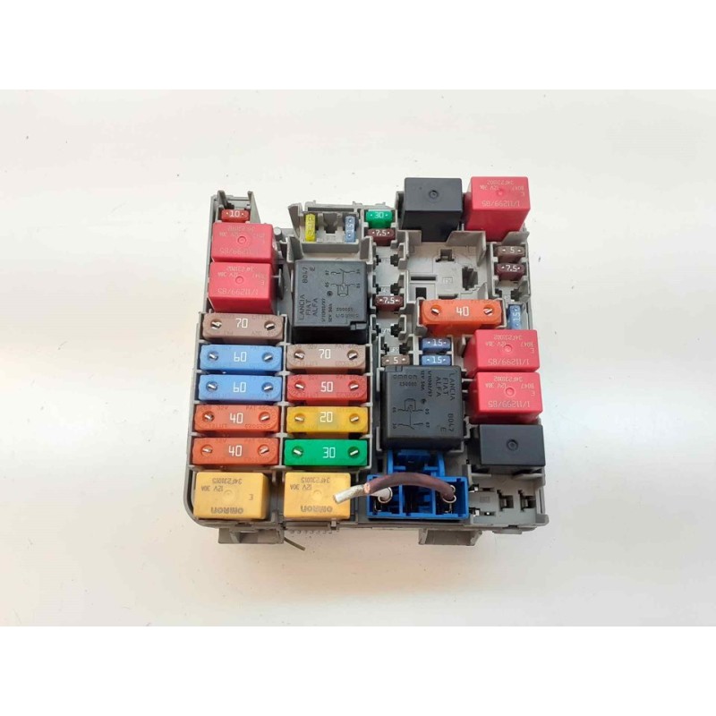 Recambio de caja reles / fusibles para fiat 500 l (330) trekking referencia OEM IAM 51867698  