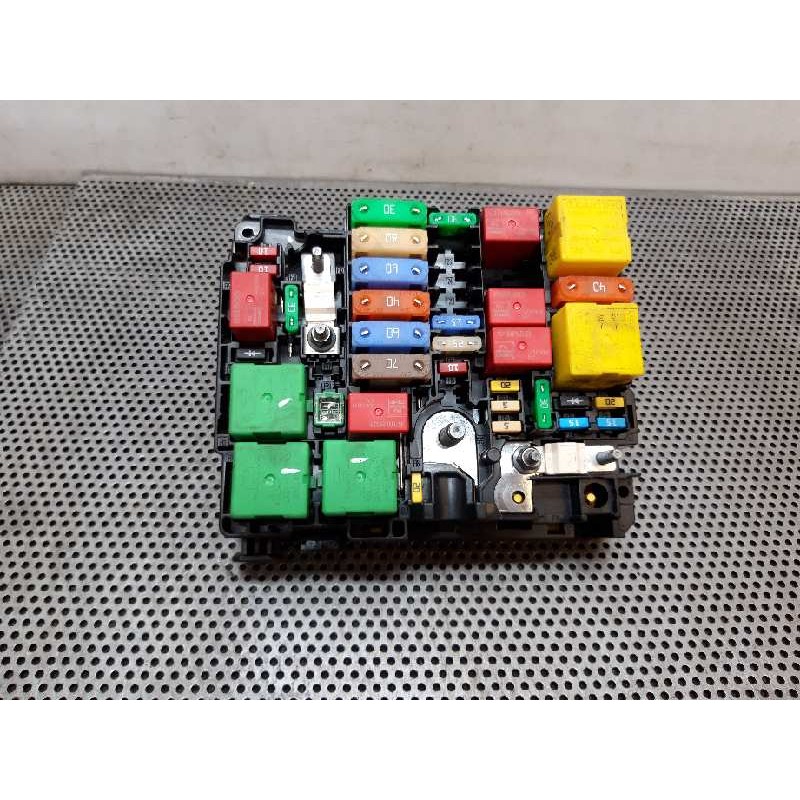 Recambio de caja reles / fusibles para opel crossland x innovation referencia OEM IAM 34VXM7I675 A006C801L2D5 