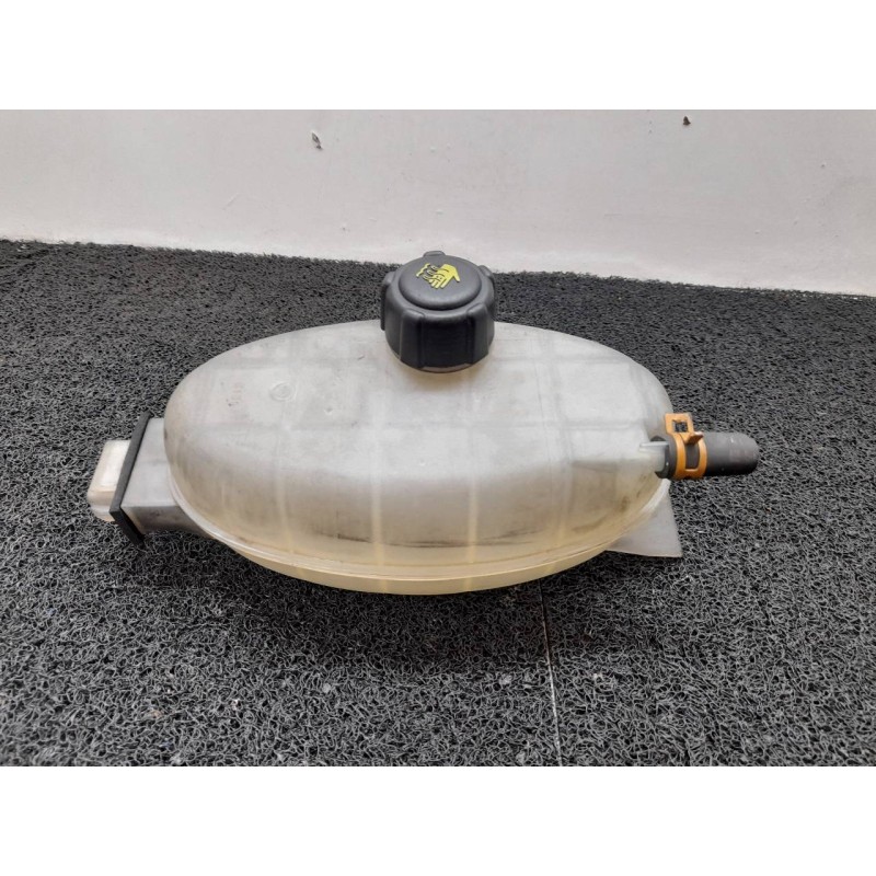 Recambio de deposito expansion para renault trafic caja cerrada (ab 4.01) 27 cn referencia OEM IAM 7700312900 - Blanco 2