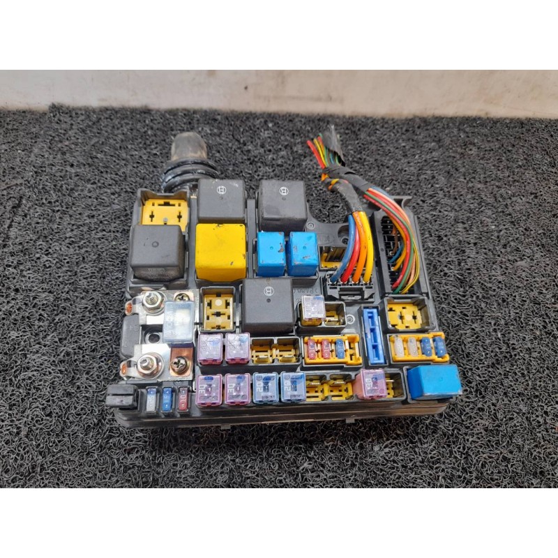 Recambio de caja reles / fusibles para kia frontier referencia OEM IAM 20060301  