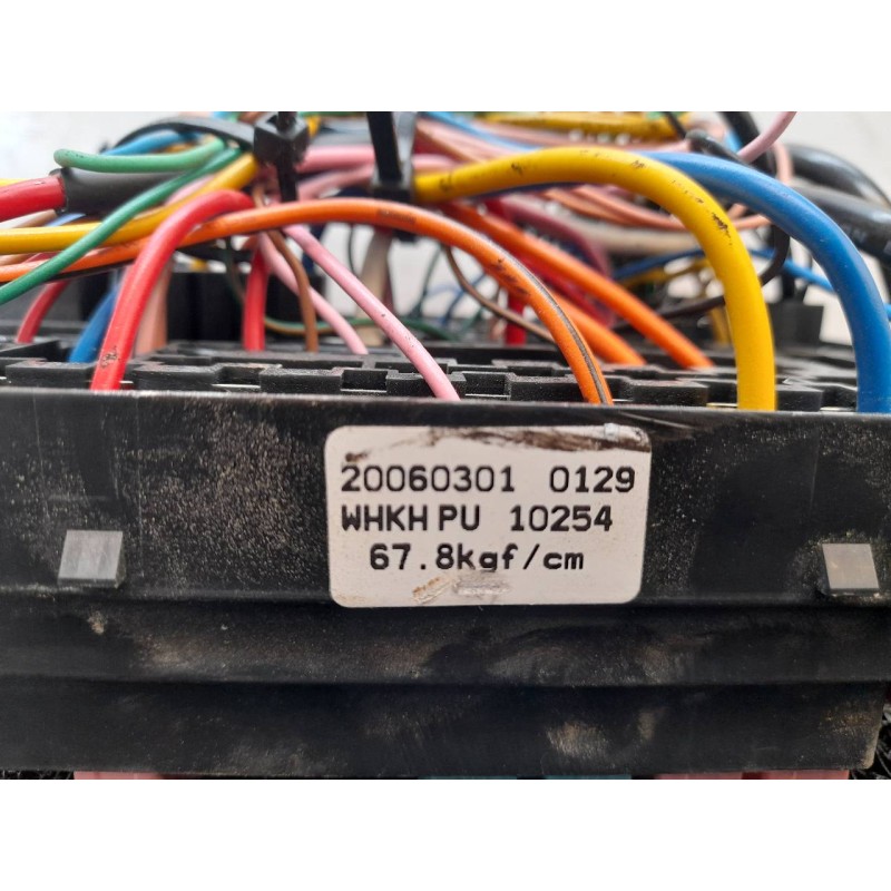 Recambio de caja reles / fusibles para kia frontier referencia OEM IAM 20060301 - Blanco 2