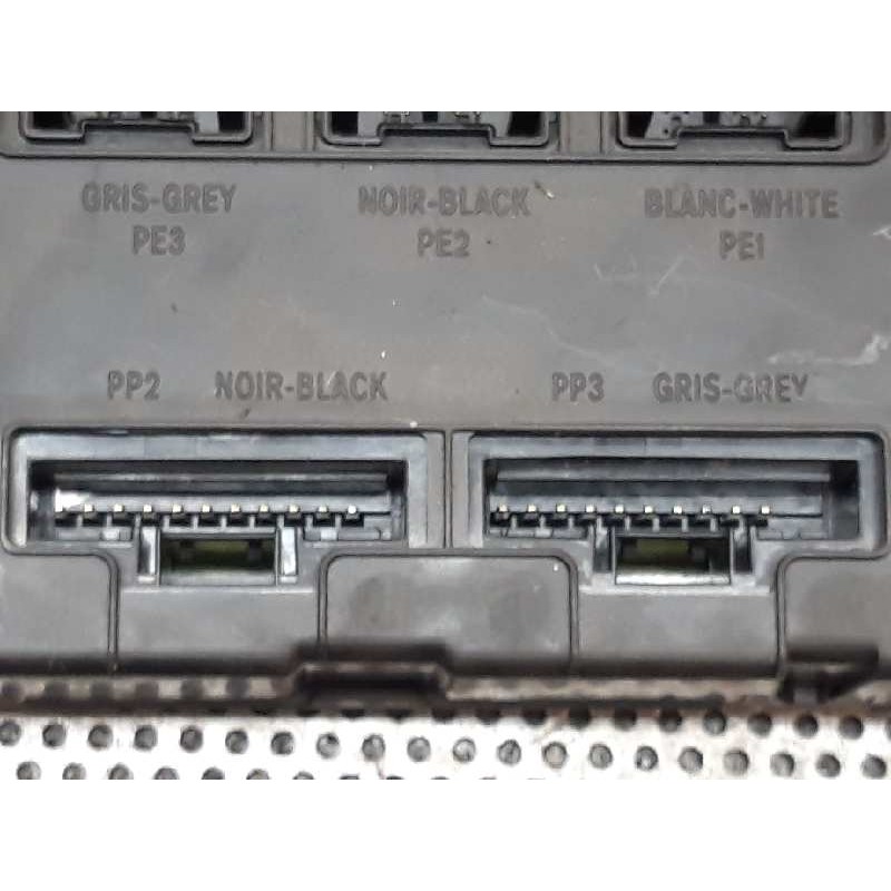 Recambio de caja reles / fusibles para renault megane ii berlina 3p authentique referencia OEM IAM 8200305575 S118400200 5