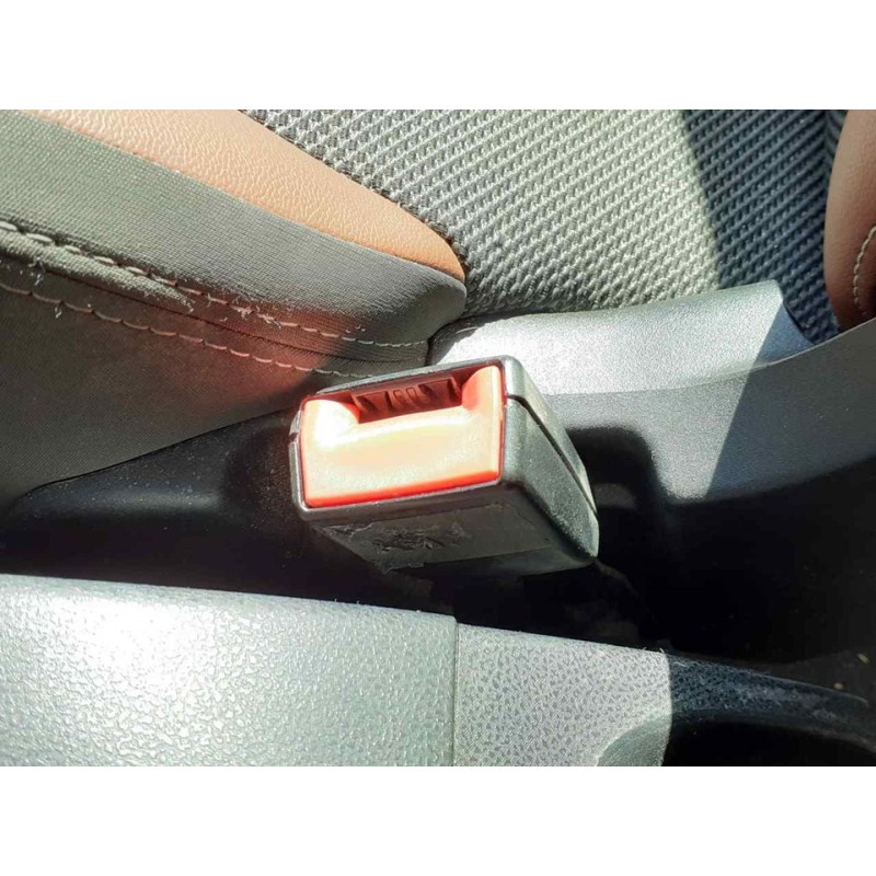 Recambio de enganche cinturon delantero derecho para fiat 500 l (330) trekking referencia OEM IAM   