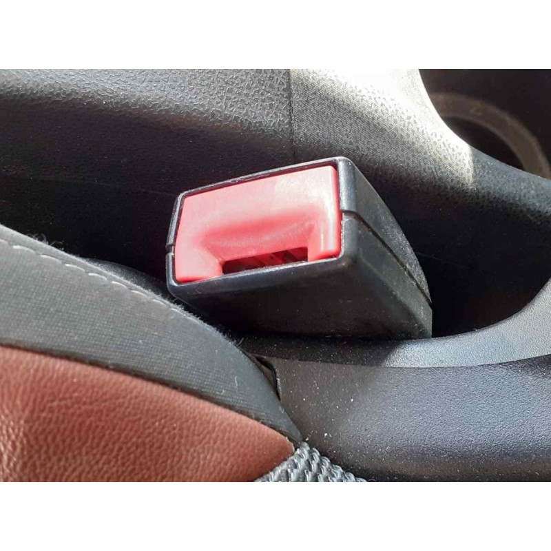 Recambio de enganche cinturon delantero izquierdo para fiat 500 l (330) trekking referencia OEM IAM   