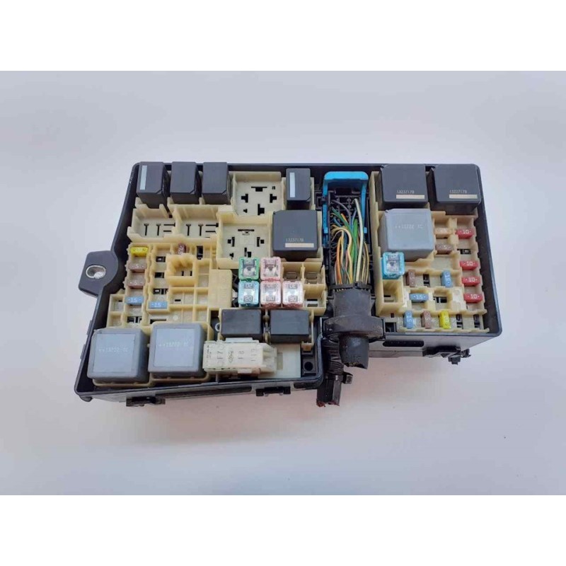 Recambio de caja reles / fusibles para ford c-max trend referencia OEM IAM AV6T14A142AB  