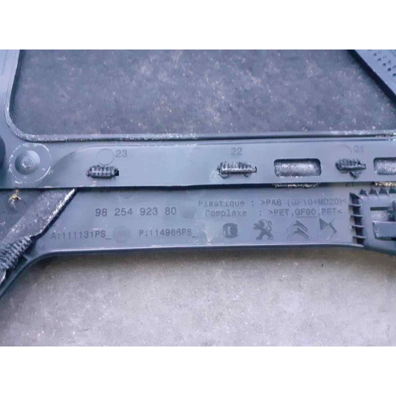 Recambio de tapa superior motor para peugeot 308 style referencia OEM IAM 2